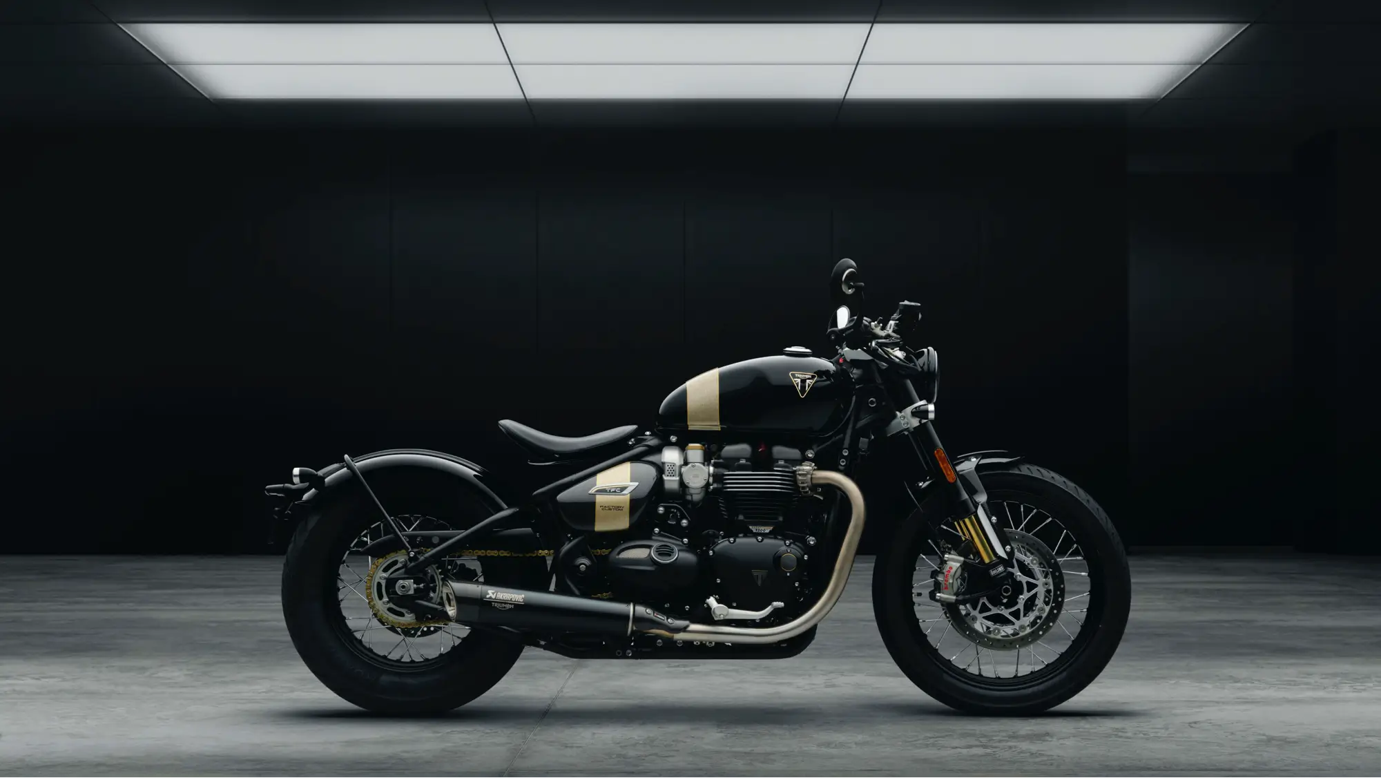 bonneville bobber tfc 2025 phantom black large
